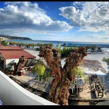 Seaview Apartment Tsoutsouros  Bagian luar foto