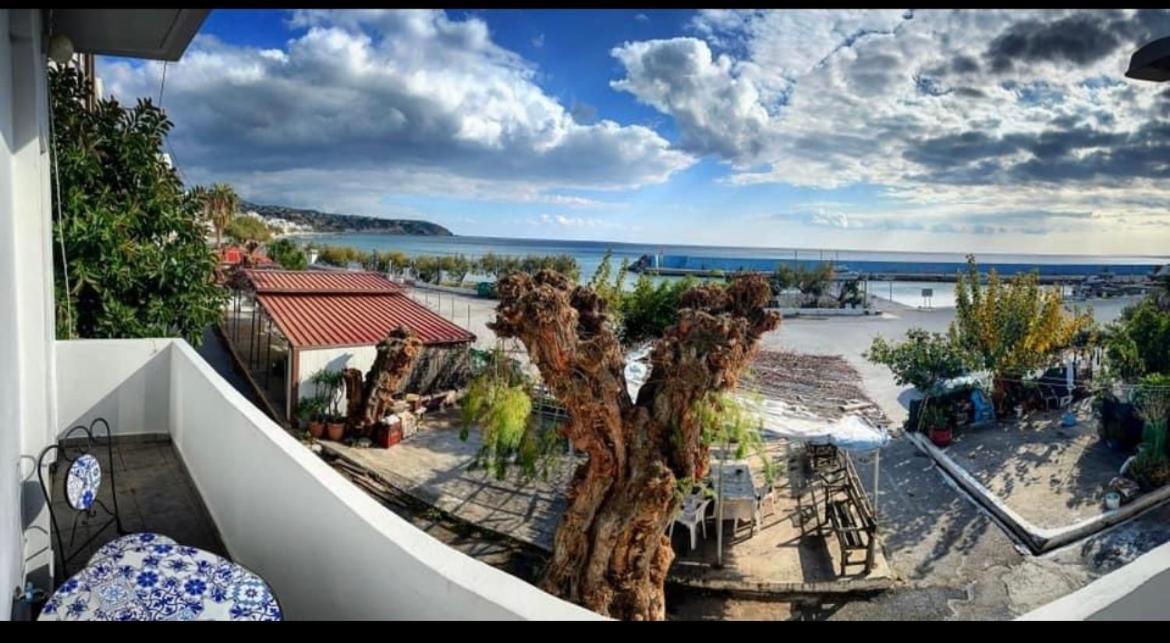 Seaview Apartment Tsoutsouros  Bagian luar foto